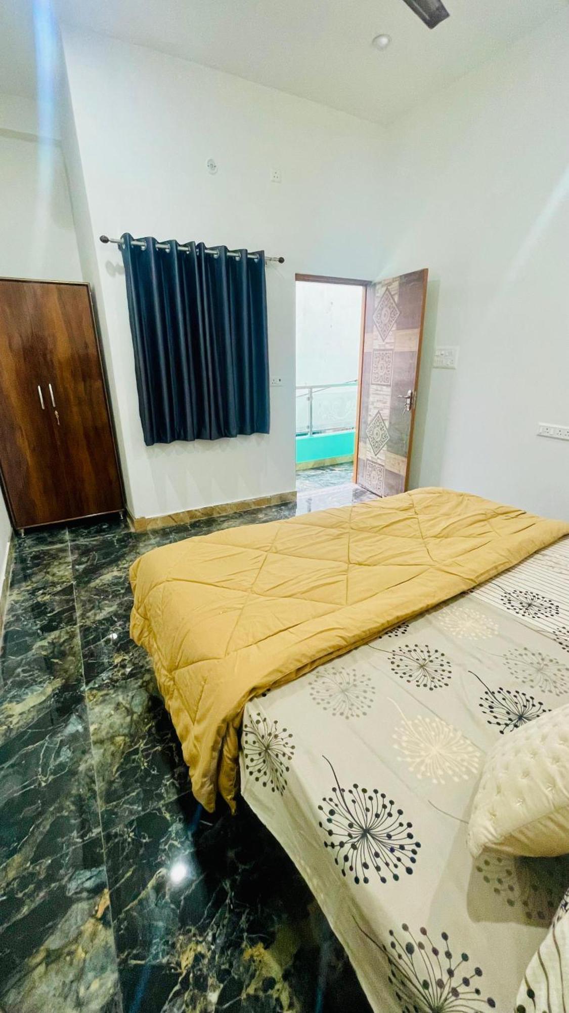 Amrita Residency Villa Varanasi Exteriör bild