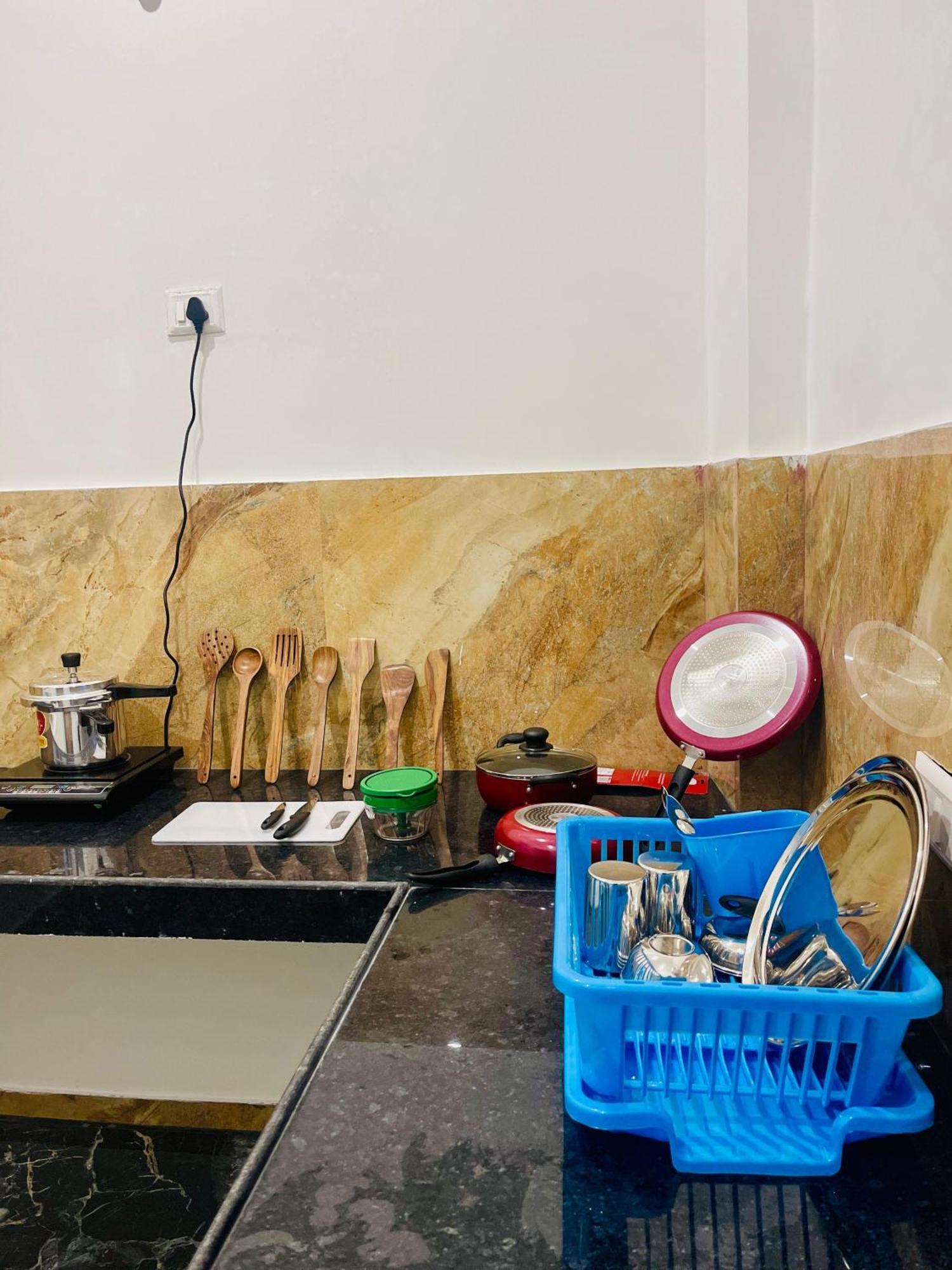 Amrita Residency Villa Varanasi Exteriör bild